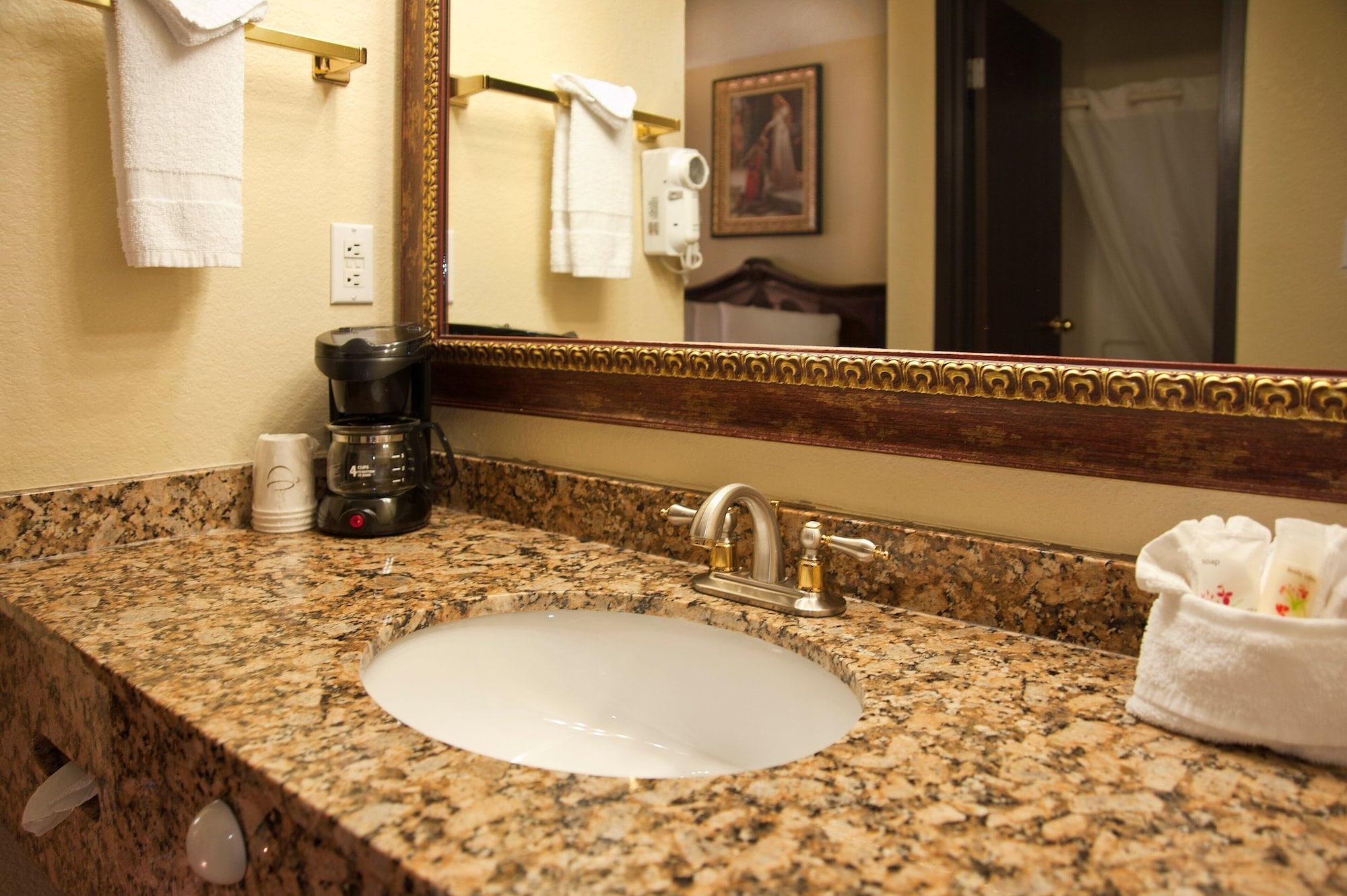 The Stone Castle Hotel & Conference Center Branson Esterno foto