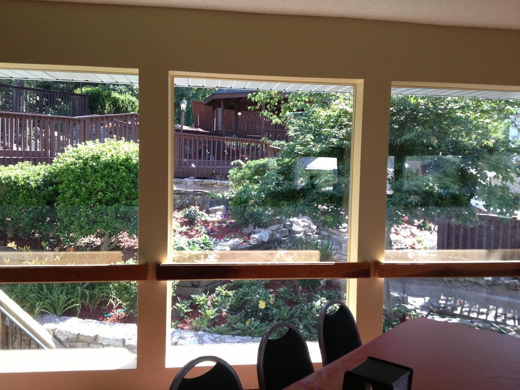 The Stone Castle Hotel & Conference Center Branson Esterno foto