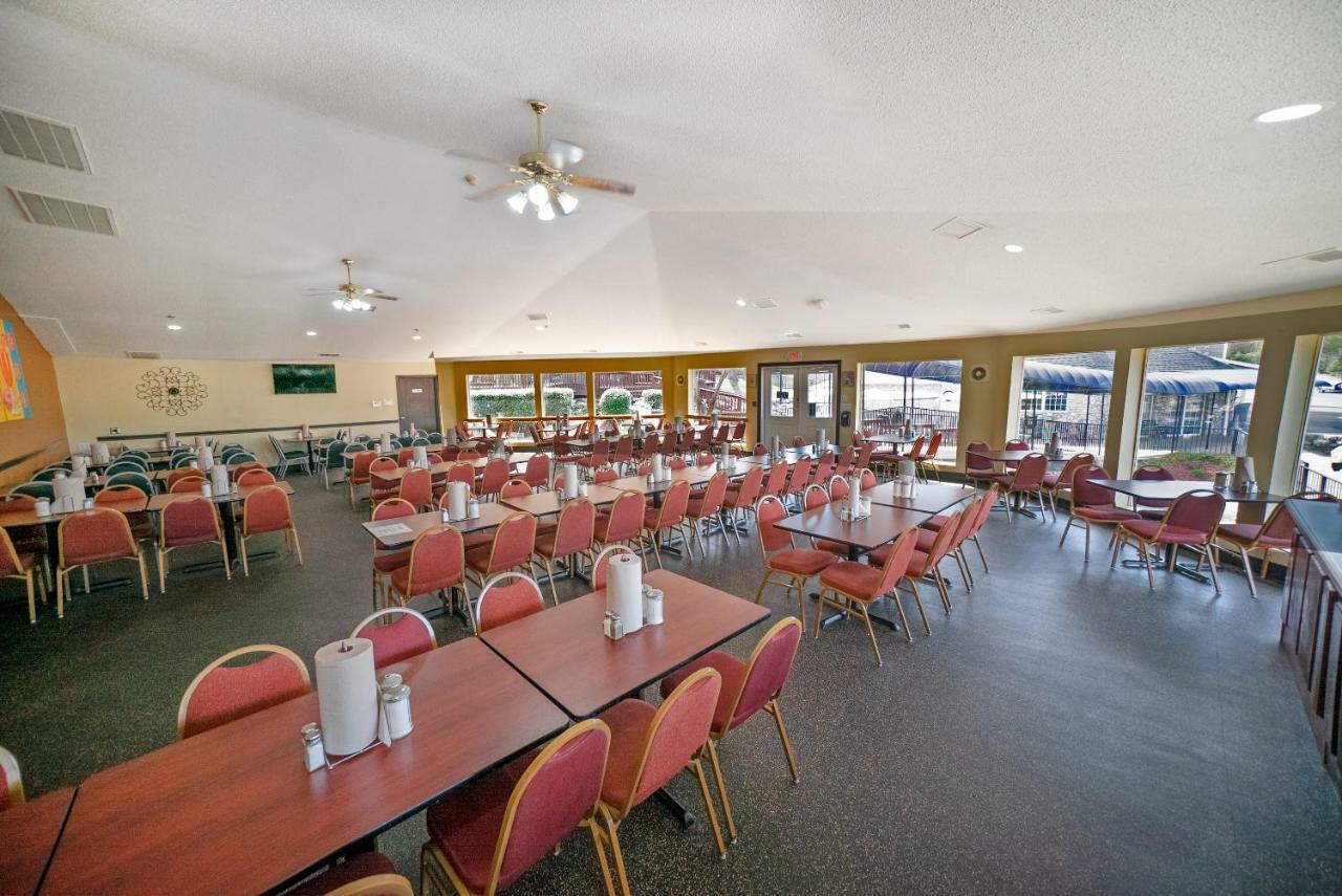 The Stone Castle Hotel & Conference Center Branson Esterno foto