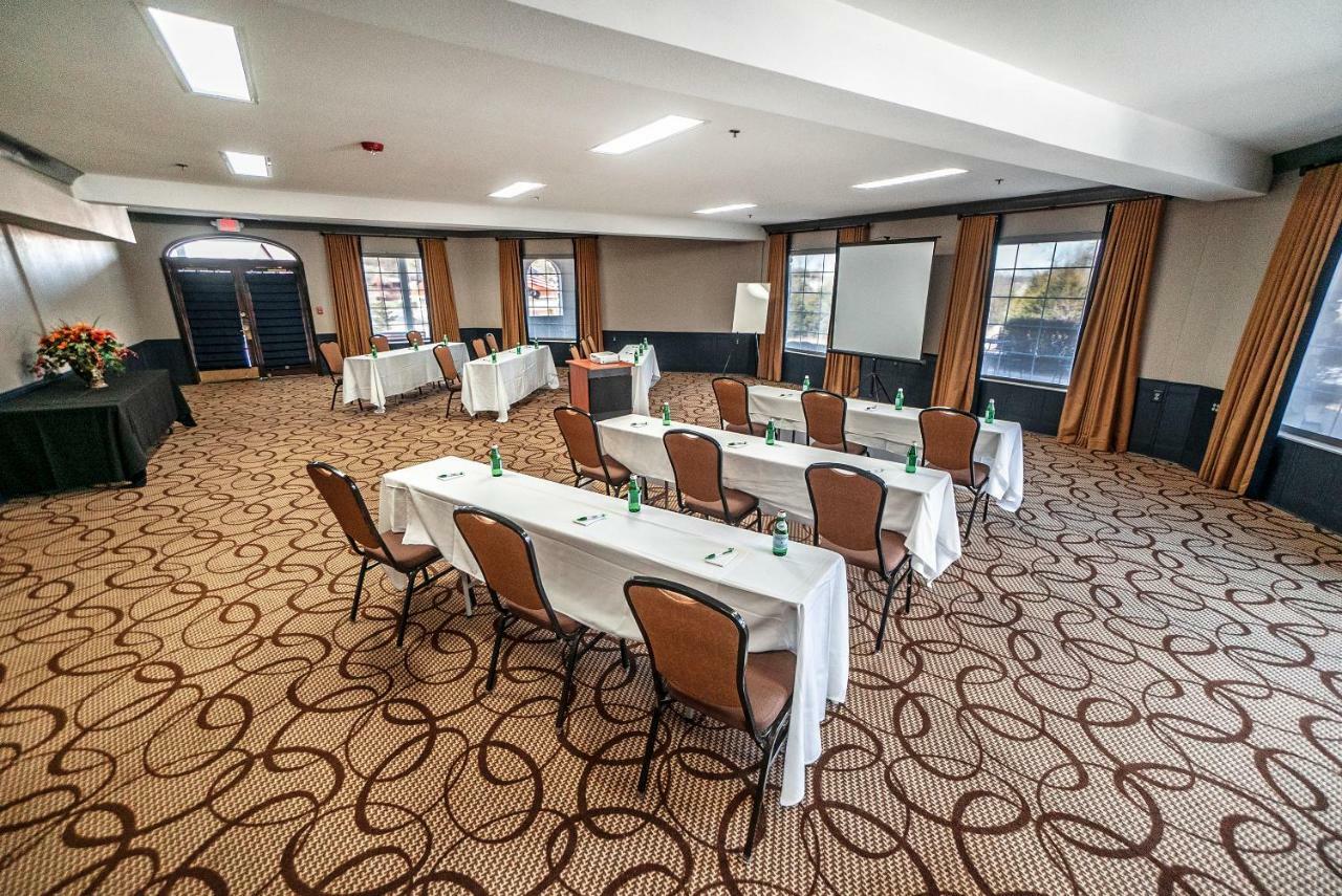 The Stone Castle Hotel & Conference Center Branson Esterno foto