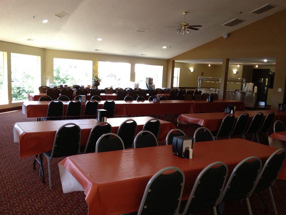 The Stone Castle Hotel & Conference Center Branson Esterno foto